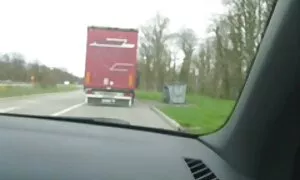 Російський порно відео лесбіянки громадський туалет