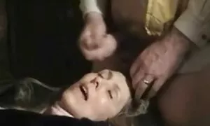 Близнюки влаштували безліч порно відео інцест розваг для фермерів.