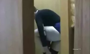 Висмоктаний порно в трьох вчителем музики,
