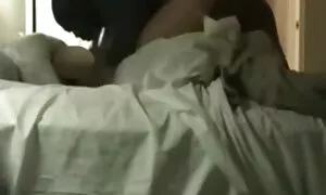 Сексуальна чорна дівчина в HD порно на пляжі відео